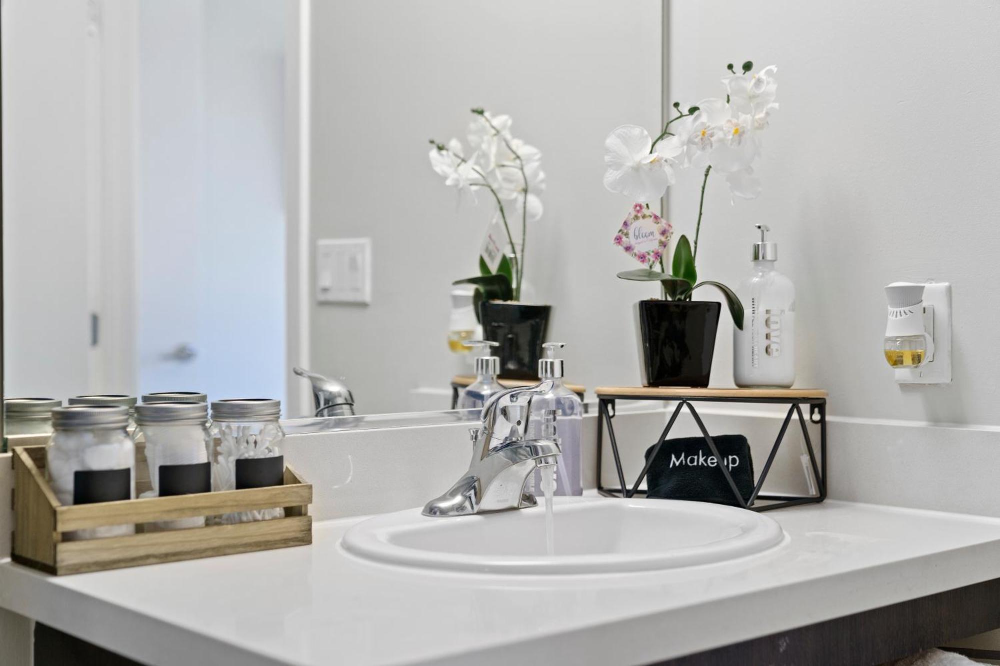 Apartment Dtla Escape Skyline Views With Luxury Amenities *